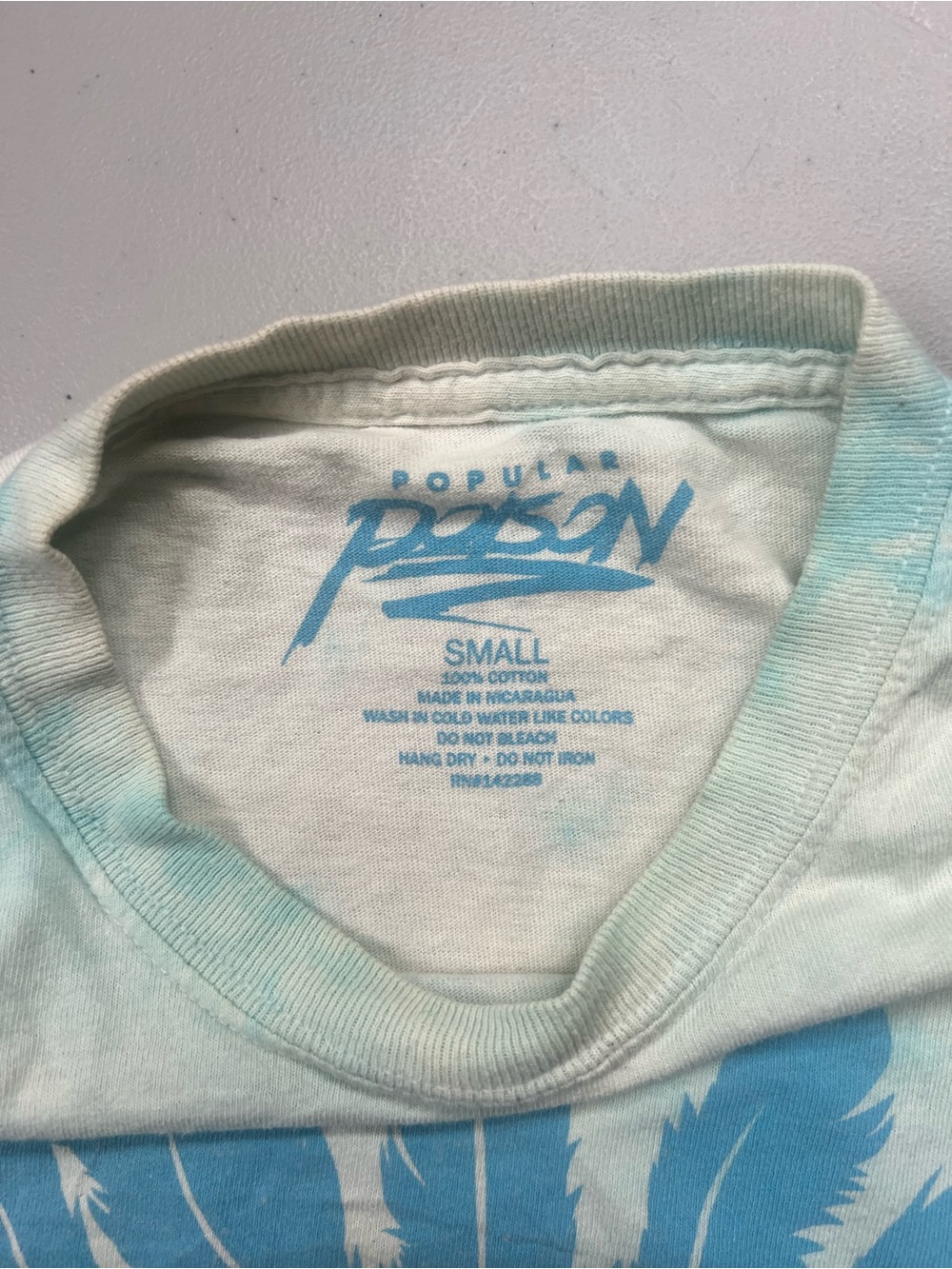 Popular Poison Blue White Tie Dye Skull Feather Graphic T-Shirt Size Small - Picture 2 of 5